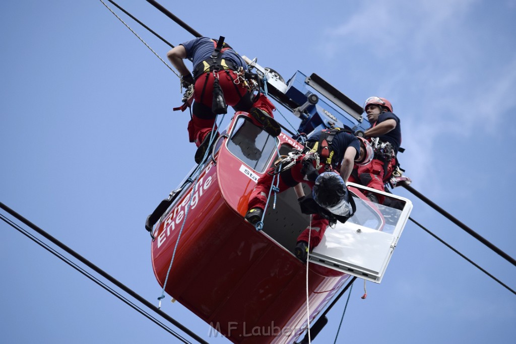 Koelner Seilbahn Gondel blieb haengen Koeln Linksrheinisch P268.JPG - Miklos Laubert